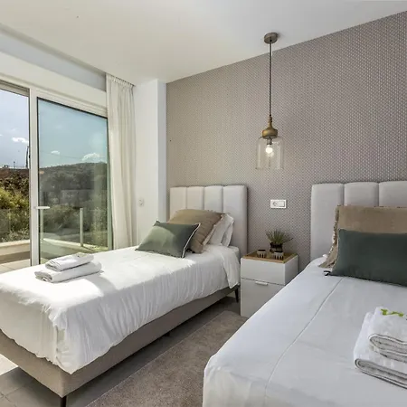 Vivi Homes - Casa Element Pool, Terrace & Golf شقة
