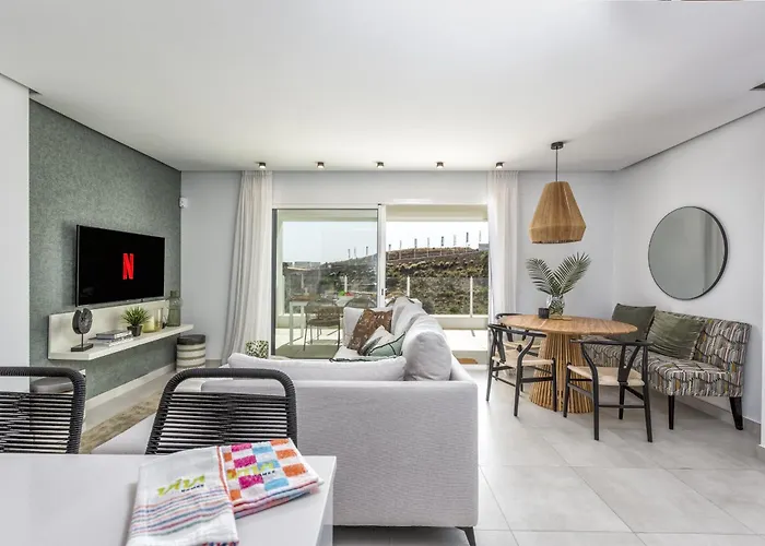 Vivi Homes - Casa Element Pool, Terrace & Golf Appartement *