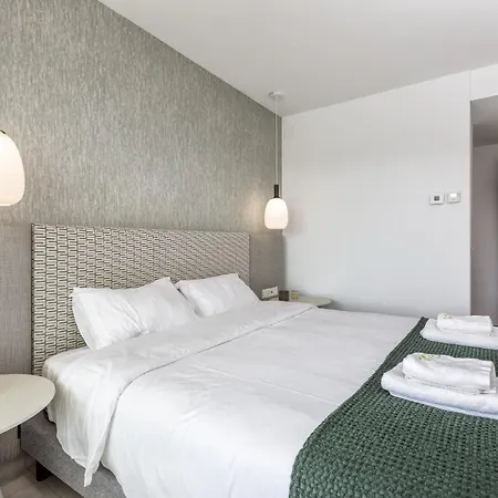 Vivi Homes - Casa Element Pool, Terrace & Golf * Marbella